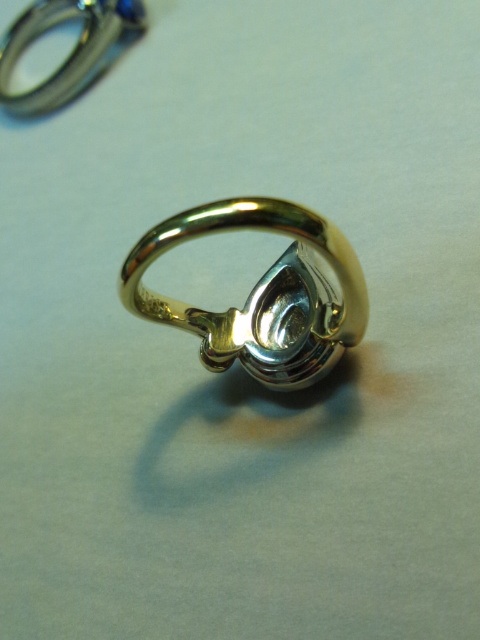 エシカルダイヤモンドの婚約指輪（オーダーメイド品）シャンパンゴールド×プラチナ メイキング写真3