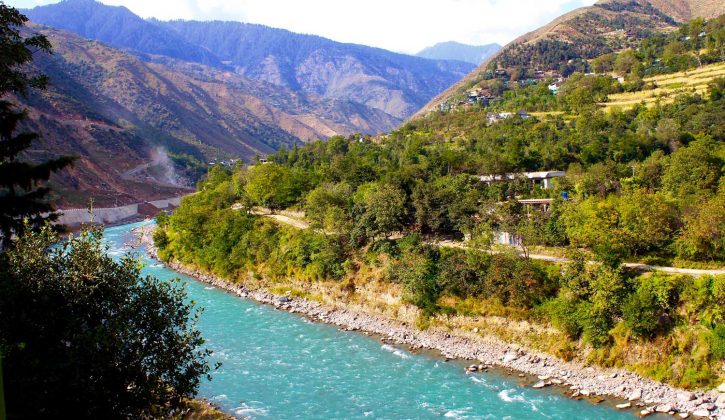 パキスタンのスワートに研磨工房を設立